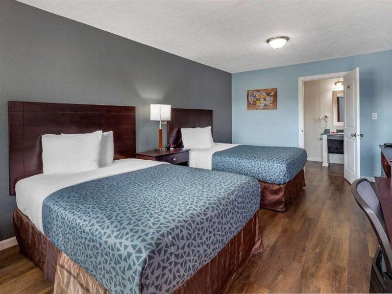 Econo Lodge Inn & Suites South Sandusky Exterior photo